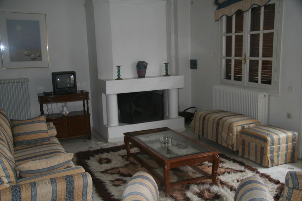 Villa C & C Delphi Bagian luar foto