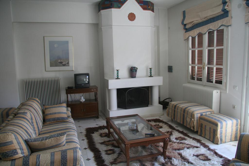 Villa C & C Delphi Bagian luar foto
